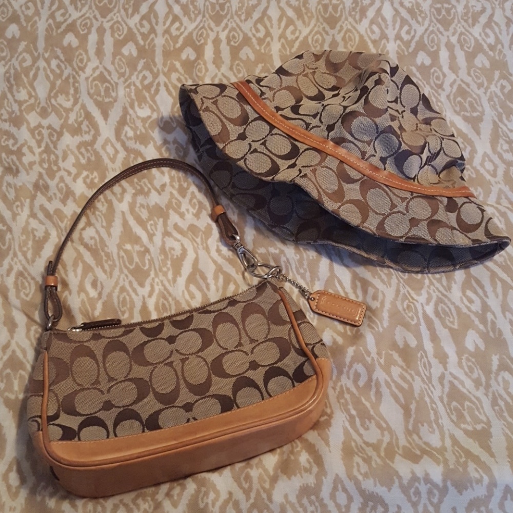 Coach small handbag w/matching hat